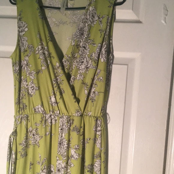 A Beautiful light Green white and black Jumpsuit, Elastic waistband - Picture 1 of 14